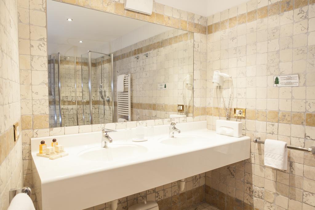 Landhotel Tharerwirt Olang Rum bild
